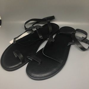 Universal Thread Size 10 Black Sandals